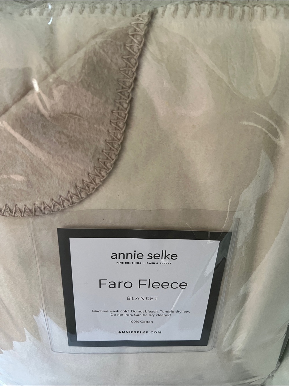 annie selke Faro Fleece Blanket - Soft Cream